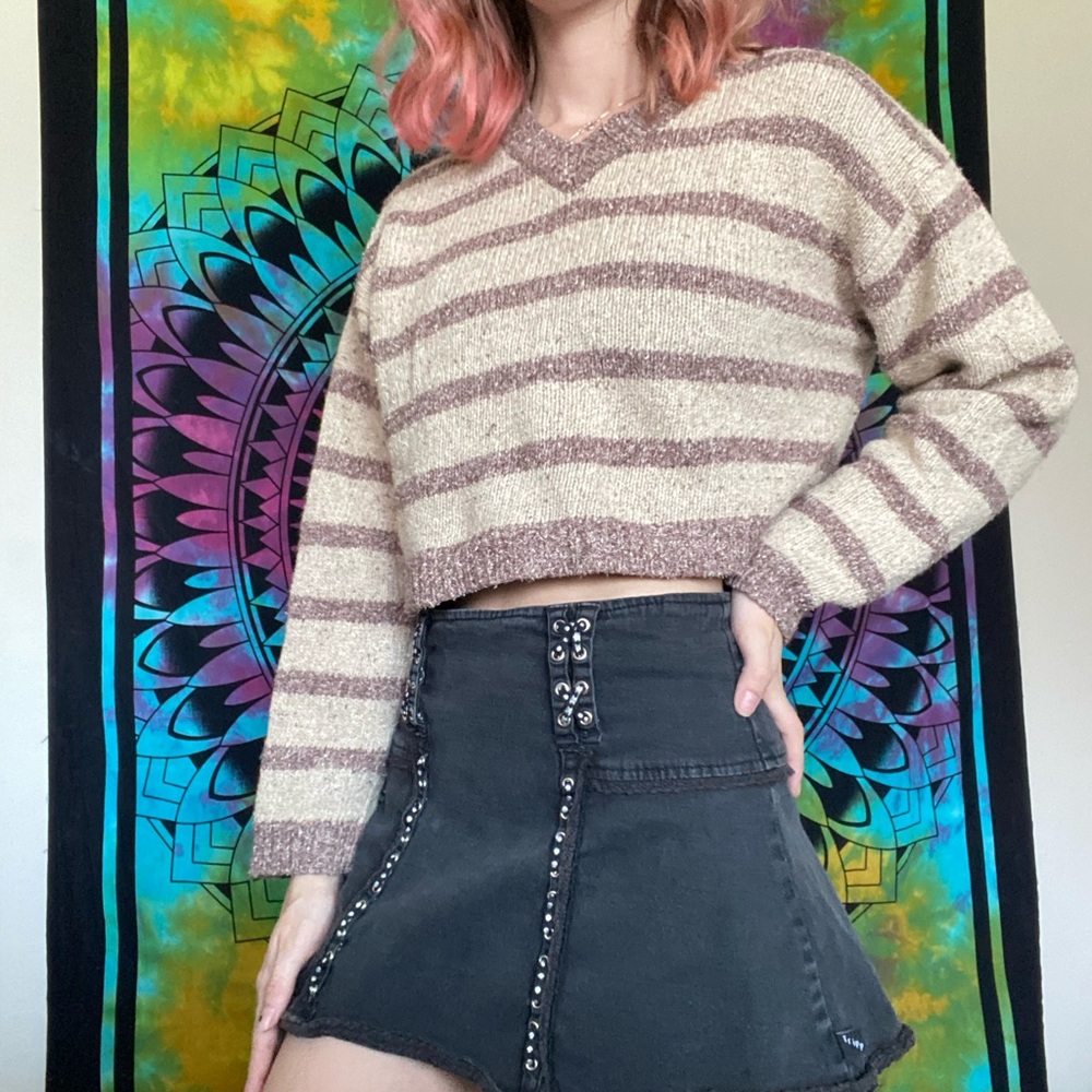 Vintage cropped v neck striped sweater!